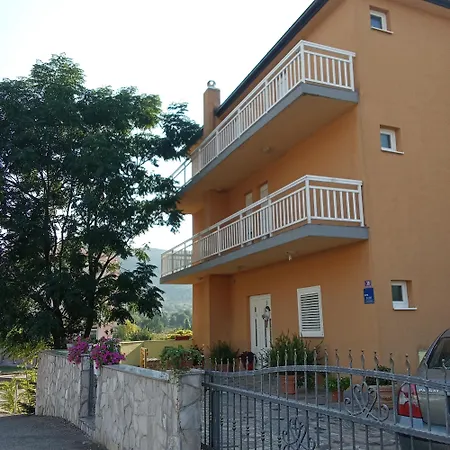 D & J Pansion Guest house *